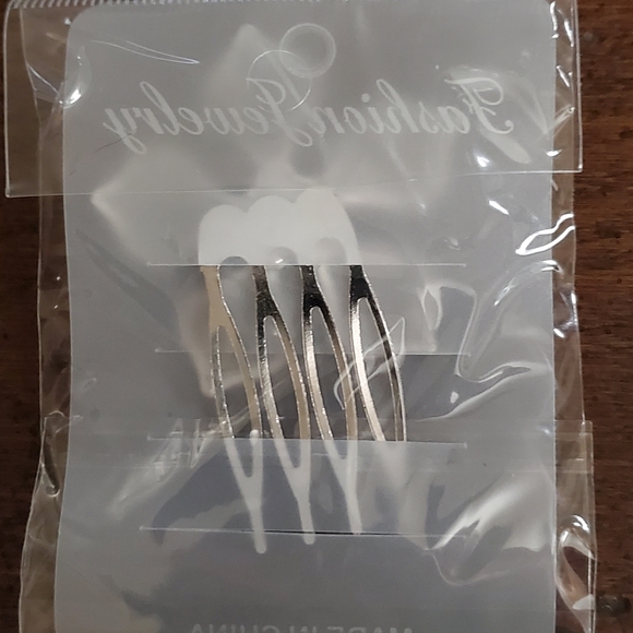 NWT Pair of Matching Small Hair Combs - Picture 3 of 3